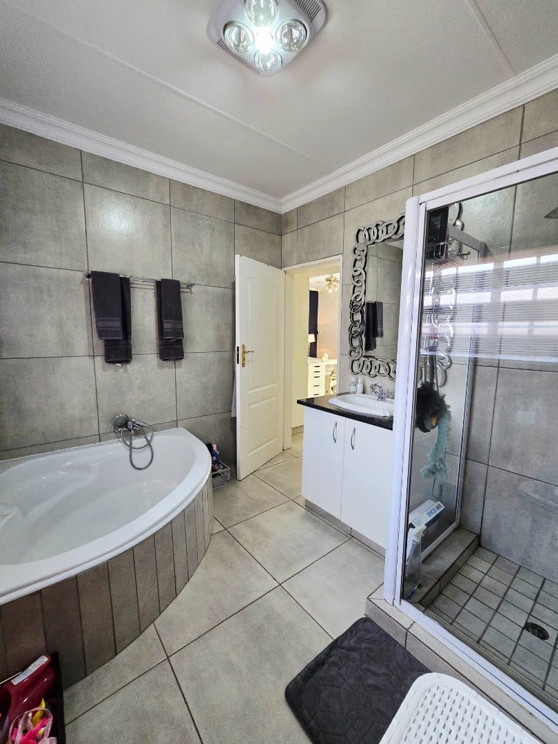 3 Bedroom Property for Sale in Flamwood North West